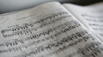 Handwritten sheet music symbolizing dopamine’s role in creativity, focus, and reward
